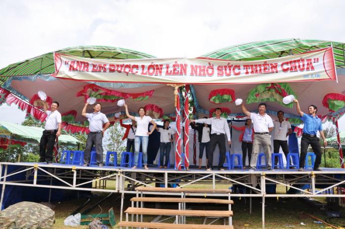 Nhấn vào ảnh để xem kích thước thật

Tên:  hoitrai_gioitre_vinhhuong_125.jpg
Lần xem: 359
Kích thước:  67.7 KB