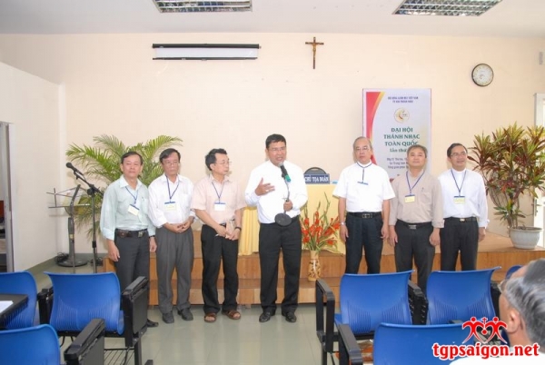 Nhấn vào ảnh để xem kích thước thật

Tên:  daihoithanhnhac3.jpg
Lần xem: 468
Kích thước:  162.6 KB